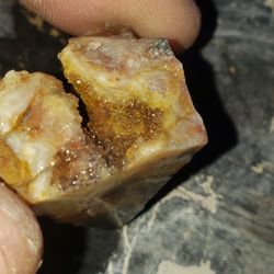 Agate With Chalcedony Quarts