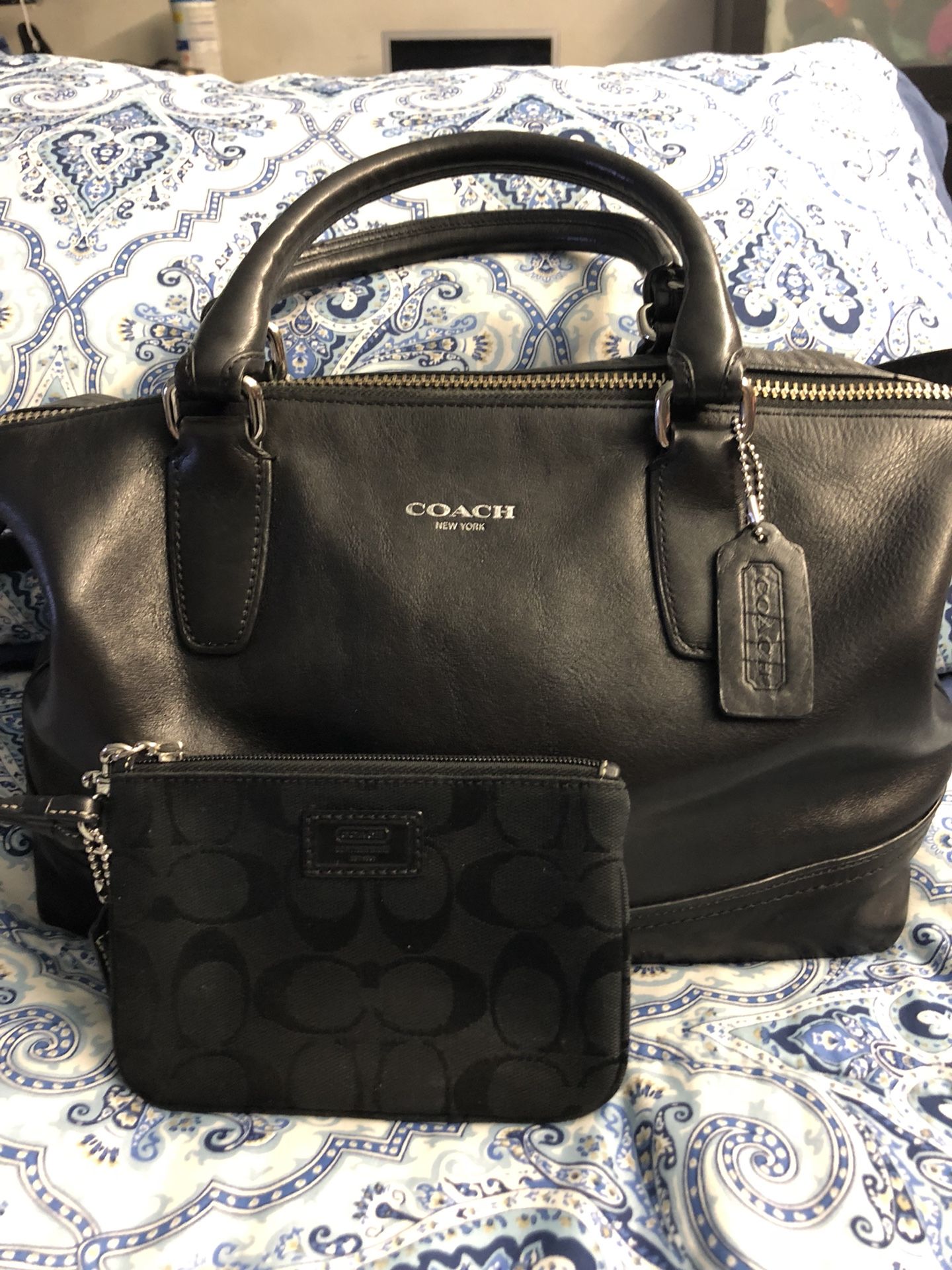 Beautiful leather coach with free wristlet