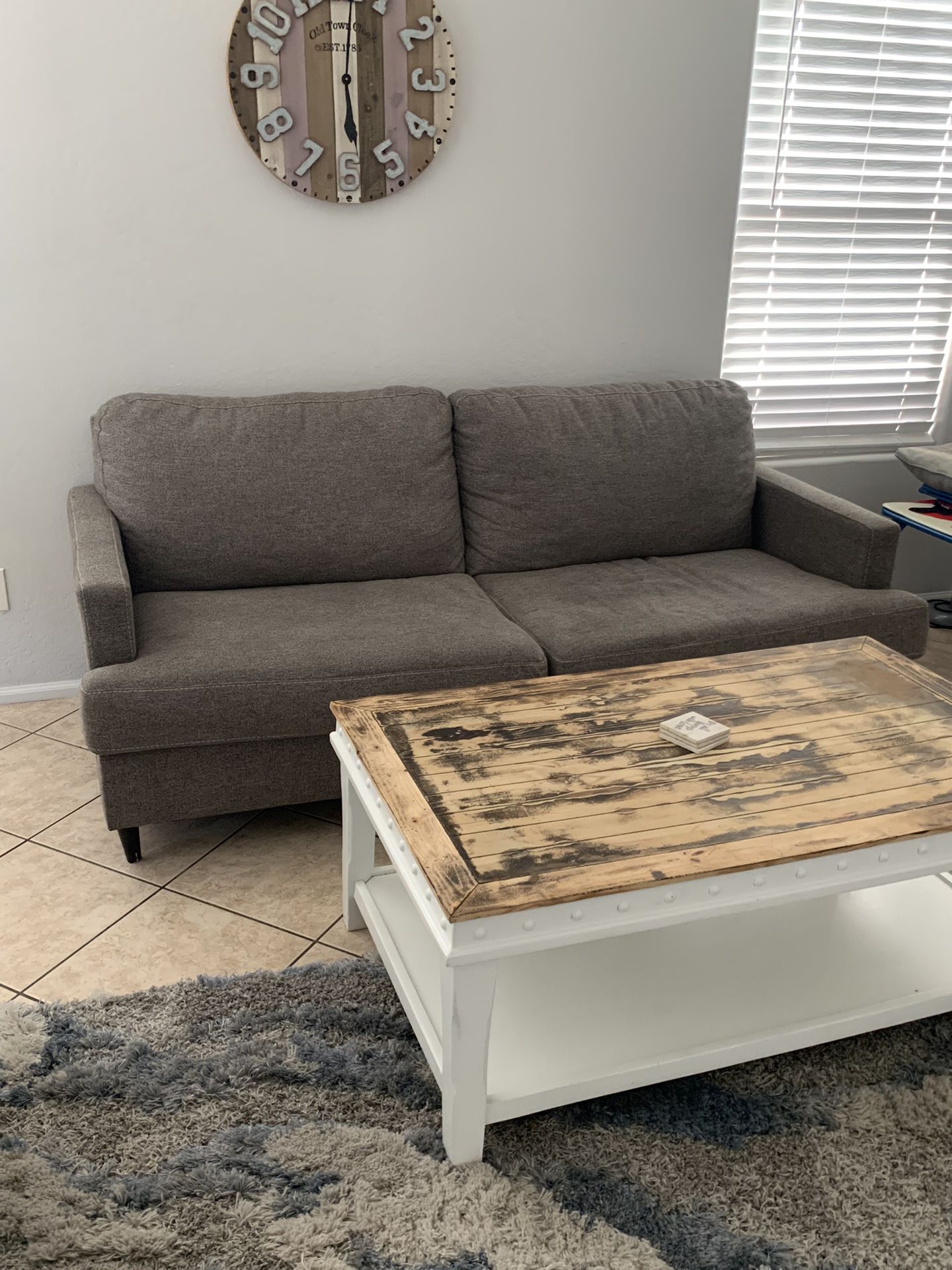 Couch & Table 