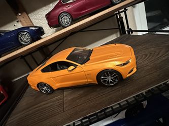 1:18 FORD MUSTANG DIECAST