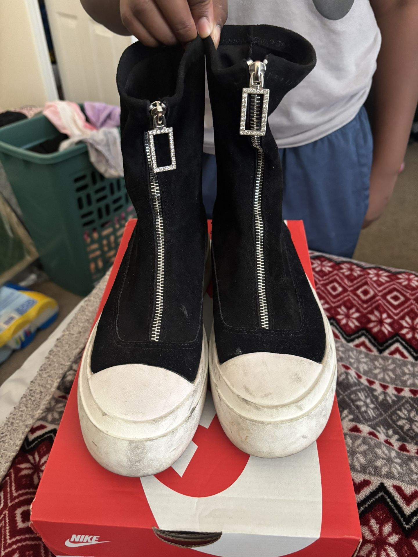 Women’s Black Zip Up Boots Size 8