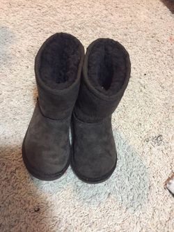 Girls uggs size 9