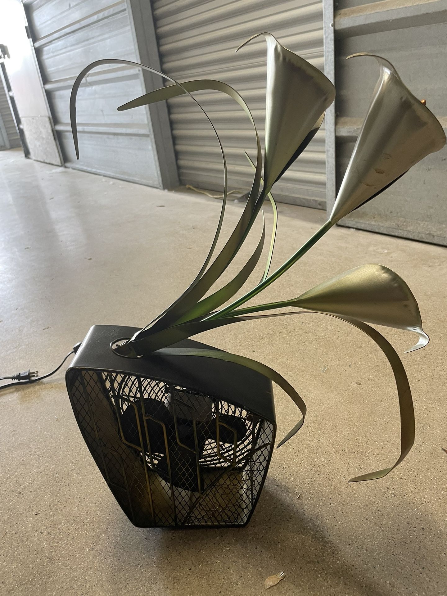 Older All Metal Table Fan With Metal Flowers….works