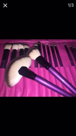 Makeup brushes