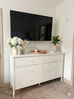 Modern White 6-Drawer Dresser – Excellent Condition