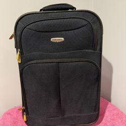 19” Concourse Carry On Luggage