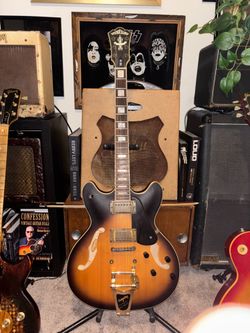 Washburn HB-36 Guitar w/Bigsby