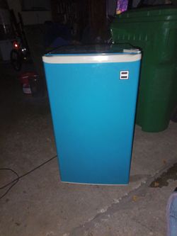 3.2cu. ft mini fridge