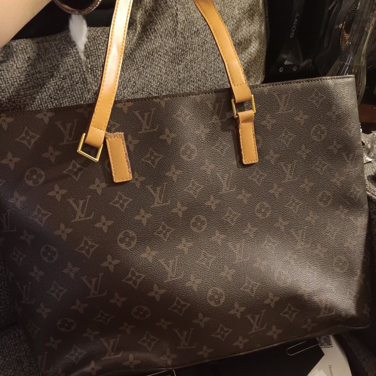 Authentic Louis Vuitton Babylone Tote for Sale in Marana, AZ - OfferUp