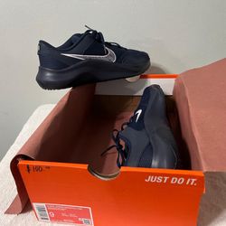 M NIKE LEGEND ESSENTIAL 3 NN NEW SIZE 9