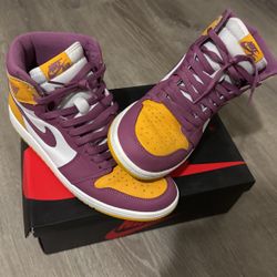 Jordan 1 University Gold Light  