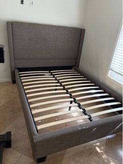 Platform bedframe Queen Gray