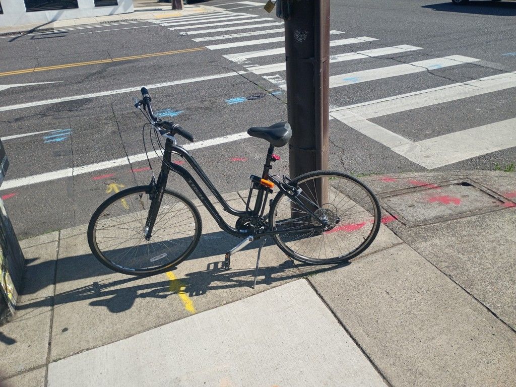 Trek Verve 1 Lowstep Hybrid Bicycle