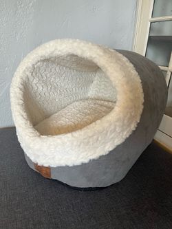 Miss Meow - Pet Cave Bed (new)