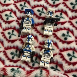 4 Lego 501st Clone Troopers.