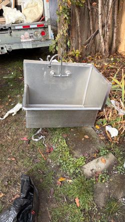 Commercial sink