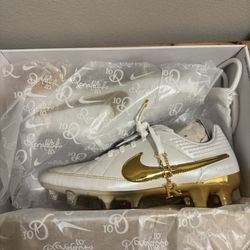 Nike Tiempo Ronaldinho Cleats