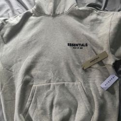 ESSENTIAL HOODIE