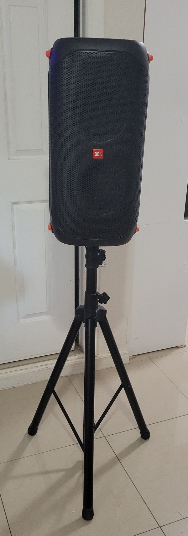 Speakers JBL plus The Tripod 