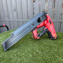 Milwaukee M18 FUEL 3-1/2 in. 18-Volt 21-Degree Framing Nailer w/ Extended Magazine