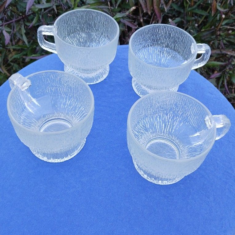 4 GLASS BOWLS WITH FROSTED LOOK