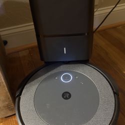 iRobot Roomba Self-Emptying Robot Vacuum w/ Clean Base