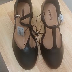 Torrid black kitten heel size 8 w