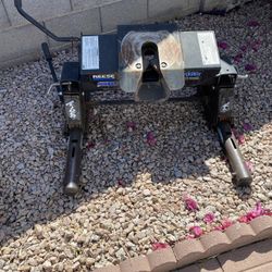 Reese 16k Slider 5th Wheel Trailer Hitch