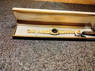 🌹❤️ RARE VINTAGE WOMEN'S WRIST WATCH, GLORIA VANDERBILT GOLD COLOR 👄🌹