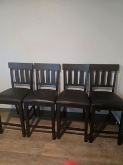 Pub table and chairs