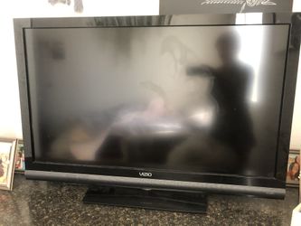 Vizio 42in TV (No Remote)