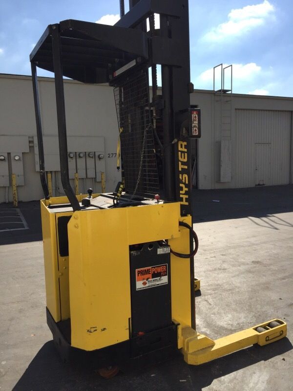Hyster Electric Stand Up Reach Forklift 4000 lbs for Sale in Ontario