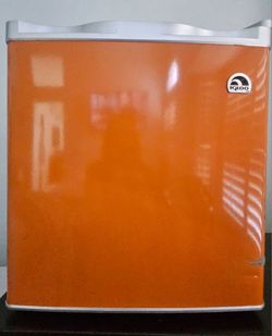 Mini refrigerator
