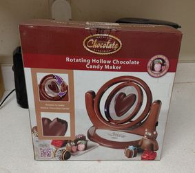 Hollow chocolate maker