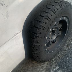 Super Nice Chevy Silverado Black Rims (All Four)