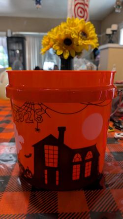 Halloween bucket