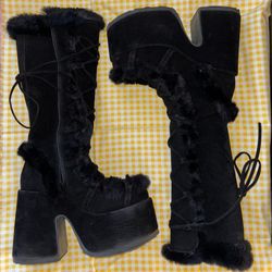 Demonia Camel 311 Black Boots
