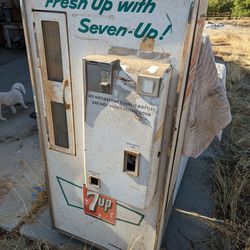 Vintage 60-70s 7up Bottle vending Machine