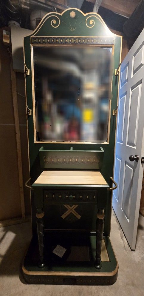 π― Golf Locker / Valet Stand with Mirror β Vintage Country Club Style
π²150 OBO