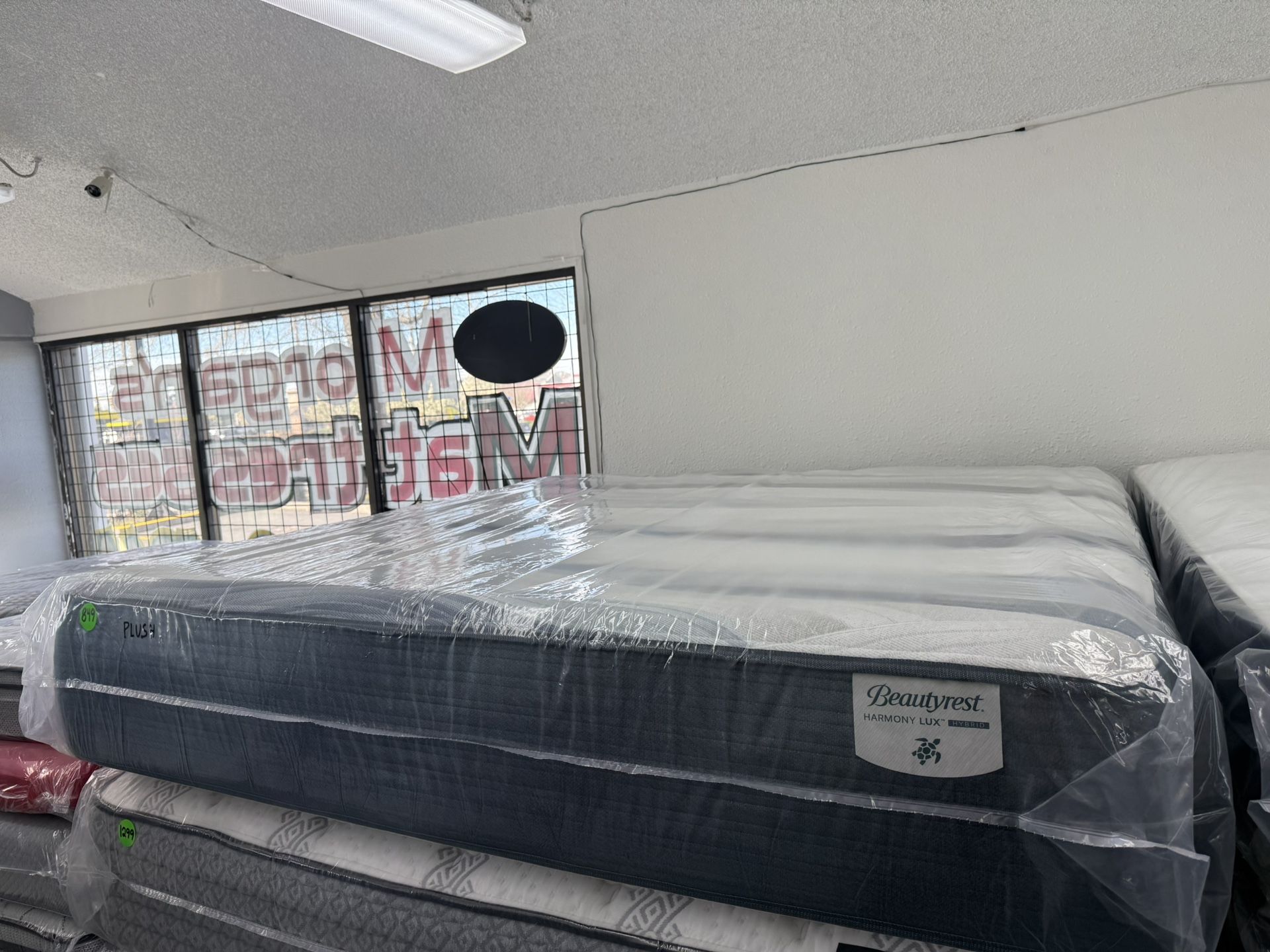 KING SIZE SIMMONS BEAUTYREST HARMONY LUX HYBRID MATTRESS & BOX SPRINGS BED SET