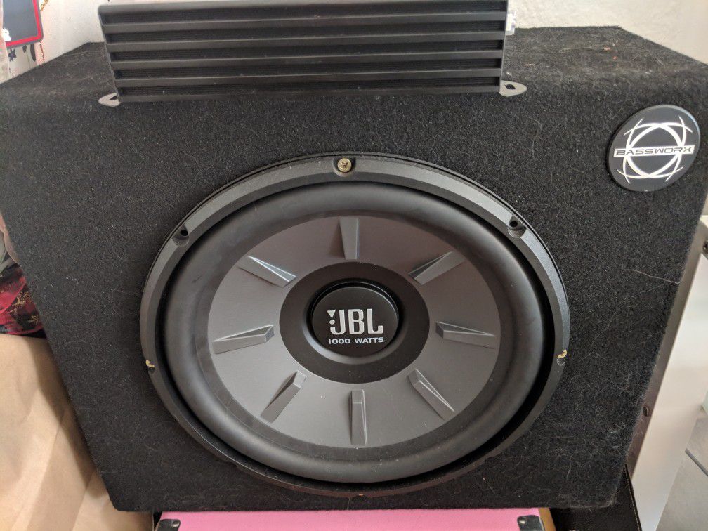 JBL subwoofer 10" in Bassworks box with Jensen Power 500w amp