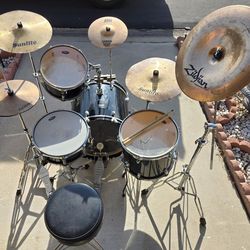 Bateria Drum Set 4 Pc Sound Percussion Comp W Bass Pedal, Cymbals & Hi-Hats, Hardware Or Stands, Seat or Throne, 2 Pr Of Sticks & a Drum Tuning Key 25