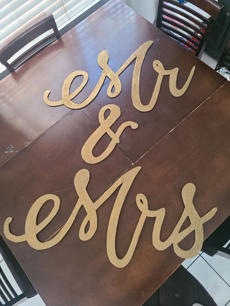 Mr and Mrs Backdrop Sign