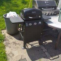 Dyna Glo Propane Powered BBQ Grill 