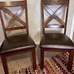 2 Chairs for dining table / very good Quality