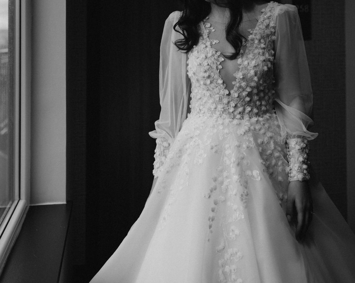 AMAZING Ivory Wedding Dress