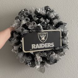 DIY Raiders Wreath