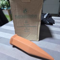 NIB 4 PC SET  PLANT NANNY