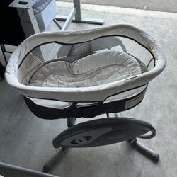 Baby Swinging Bassinet (Graco Brand)