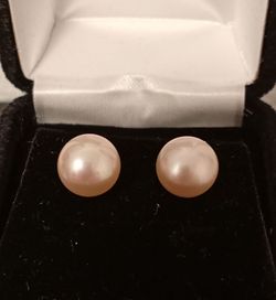 Large Pearl earrings!